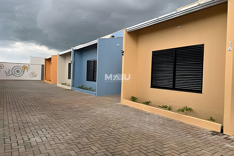 CASA 1A (garagem, próx. UniAraxá, fácil acesso)