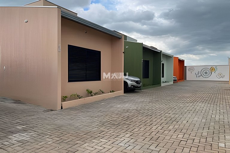 CASA 1A (garagem, próx. UniAraxá, fácil acesso)