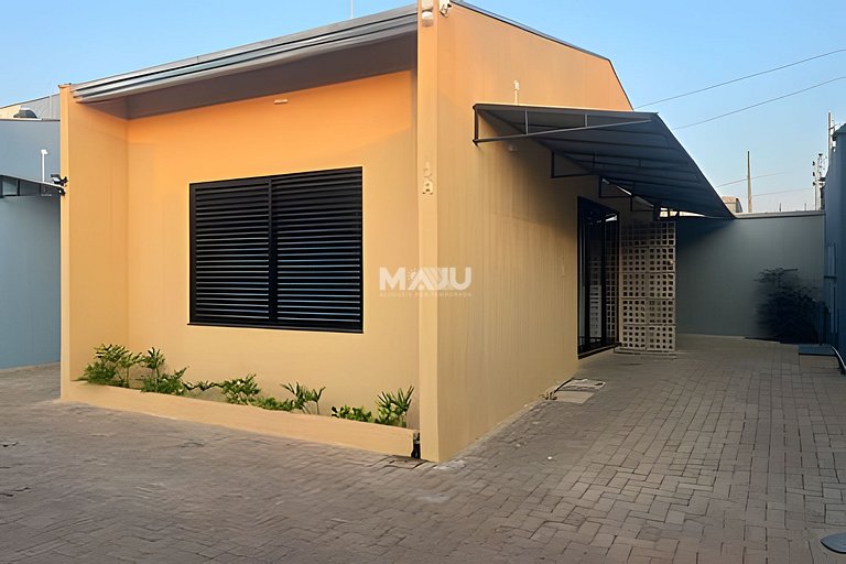 CASA 1A (garagem, próx. UniAraxá, fácil acesso)