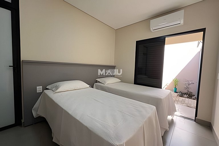Casa 4D (garagem, próx. Uniaraxá, fácil acesso)