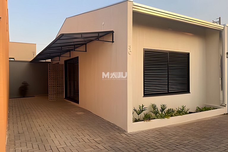 Casa 3C (garagem, próx. UniAraxá, fácil acesso)