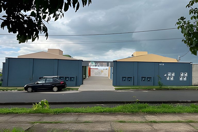 Casa 2B (garagem, próx. UniAraxá, fácil acesso)