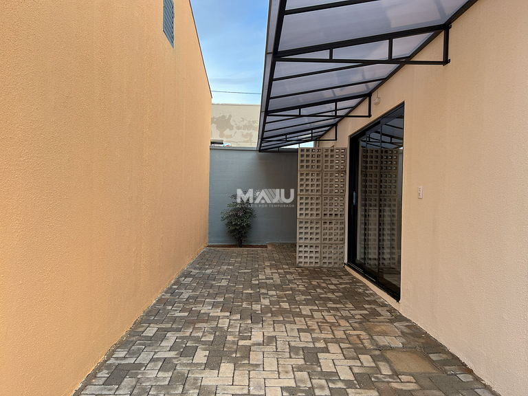 Casa 3C (garagem, próx. UniAraxá, fácil acesso)